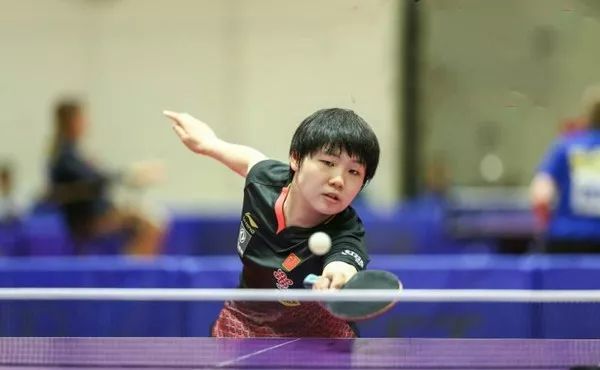 偏左或居中 偏左或居中